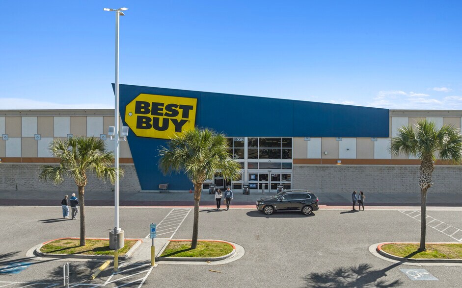 More Photos Of 8012 N 10th St, McAllen Storefront For Sale