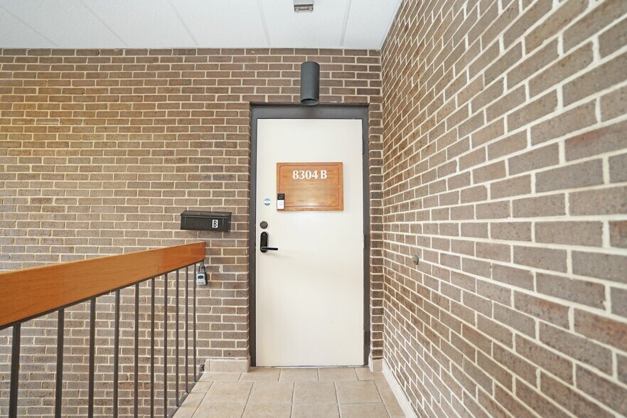 More Photos Of 8302-8304 Old Courthouse Rd, Vienna Office For Sale