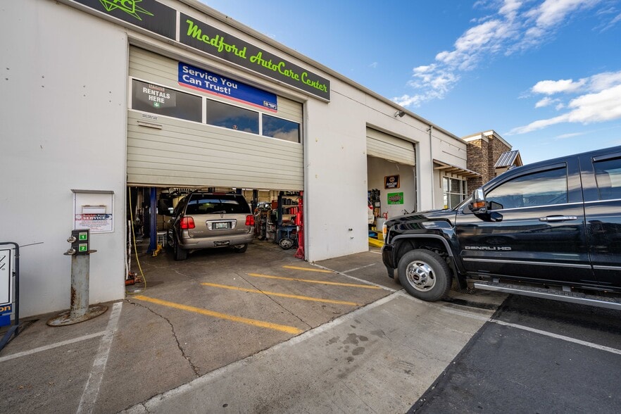 More Photos Of 3811 Crater Lake Hwy, Medford Warehouse For Sale