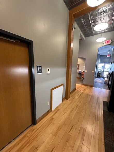 More Photos Of 327 N Riverfront Dr, Mankato Storefront Retail Residential For Lease
