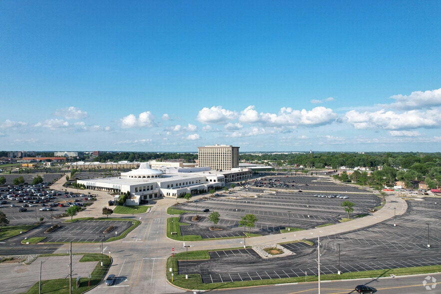 More Photos Of 550 Northwest Plaza Dr, Saint Ann Office For Lease