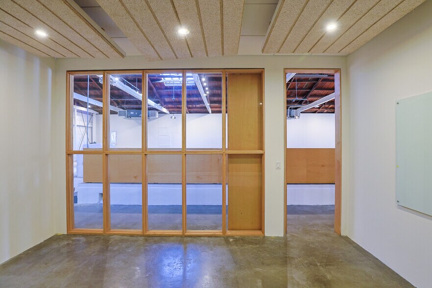 More Photos Of 350-360 Sunset Ave, Venice Warehouse For Lease