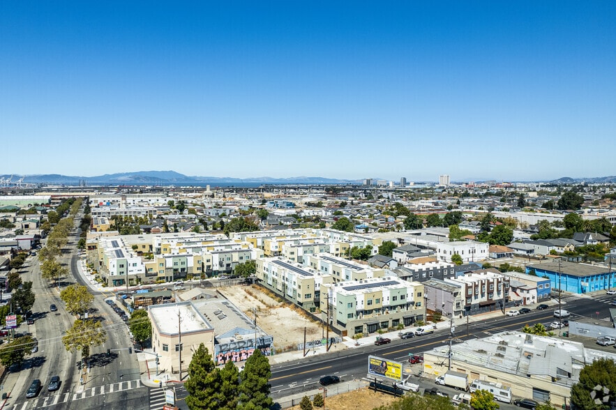 More Photos Of 2315 Market St, Oakland Storefront Retail Office For Lease