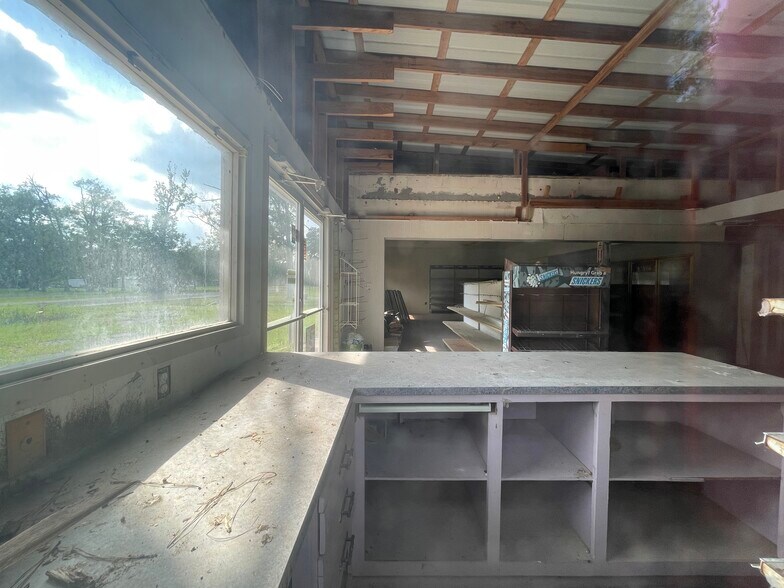 More Photos Of 3238 FM 1131, Vidor Convenience Store For Sale