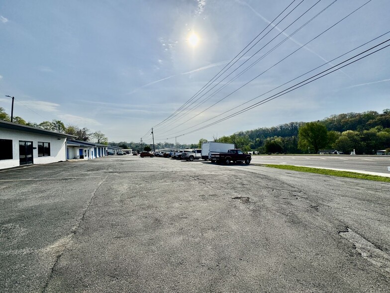 More Photos Of 2833 Western Ave, Knoxville Freestanding For Sale