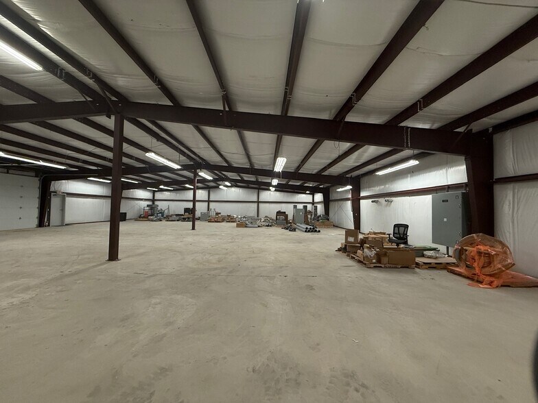 More Photos Of 1814 N Access Rd, Clyde Distribution For Lease
