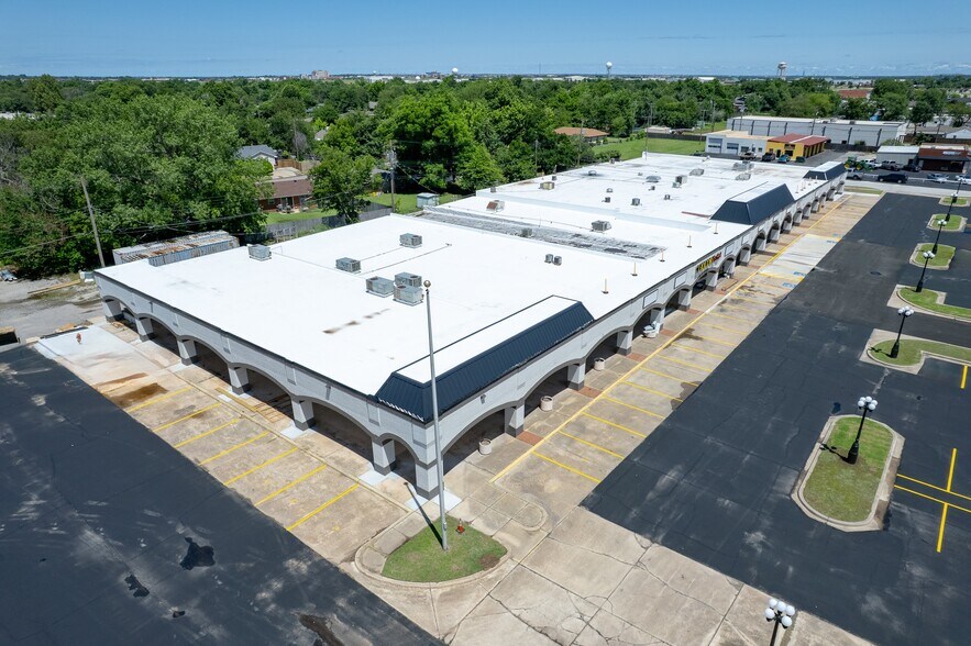 Primary Photo Of 1010-1050 N Flood Ave, Norman Freestanding For Lease