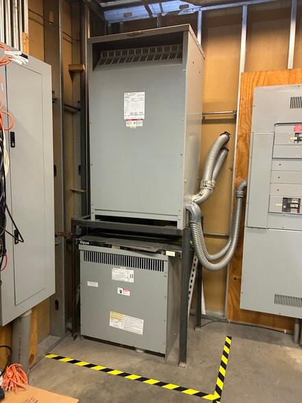More Photos Of 450 Gateway Dr, Reading Manufacturing For Sale