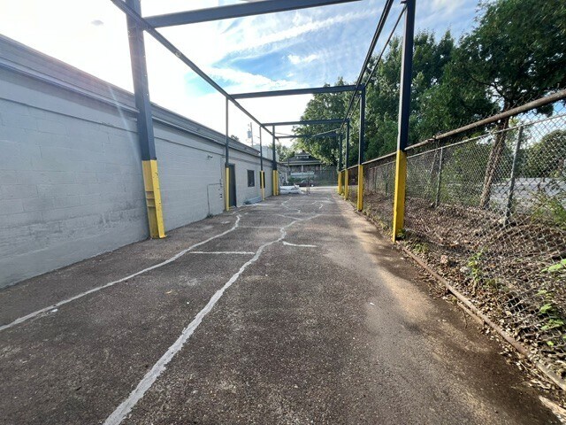More Photos Of 1338 Hull St, Louisville Manufacturing For Sale