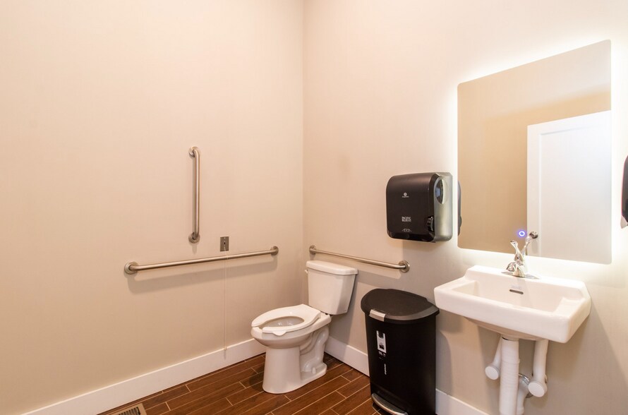 More Photos Of 698 Main St, Branford Office For Sale