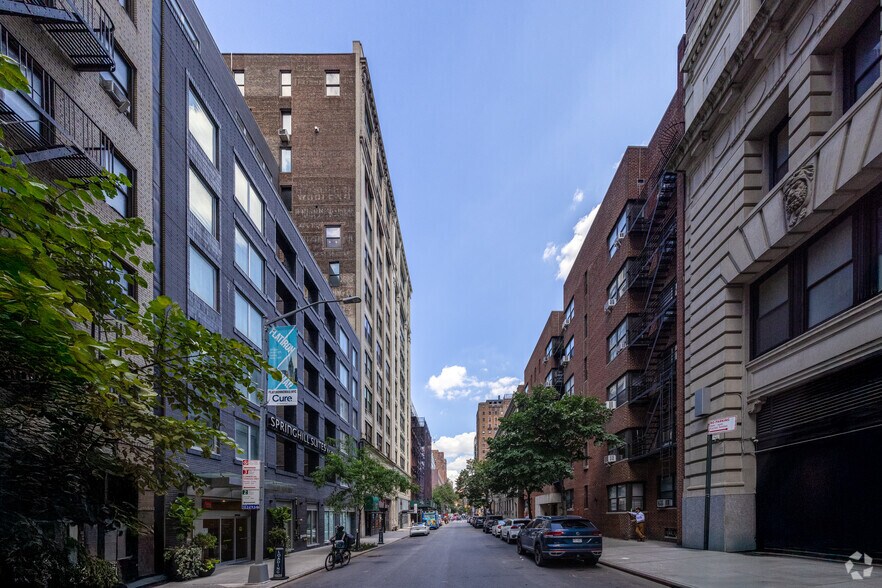 More Photos Of 121 E 24th St, New York Office For Lease