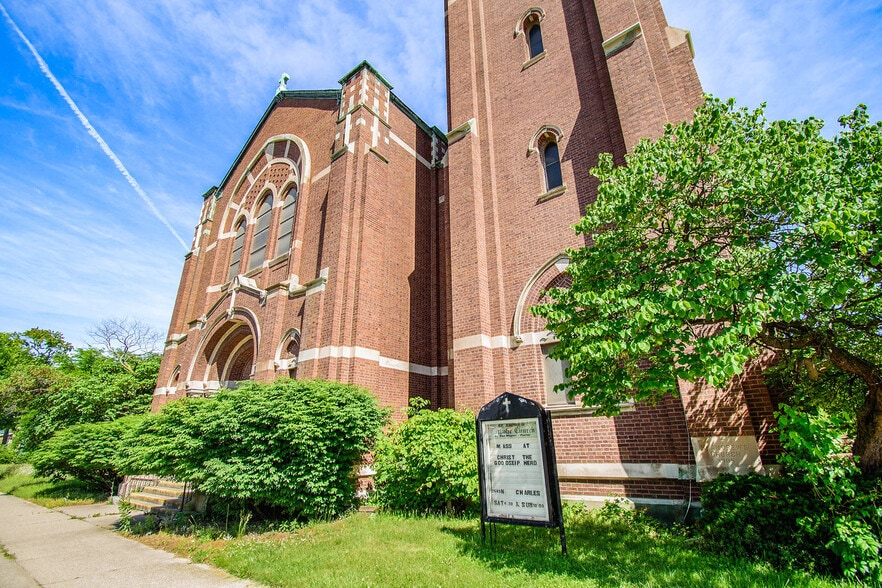 More Photos Of 612 N Michigan Ave, Saginaw Religious Facility For Sale