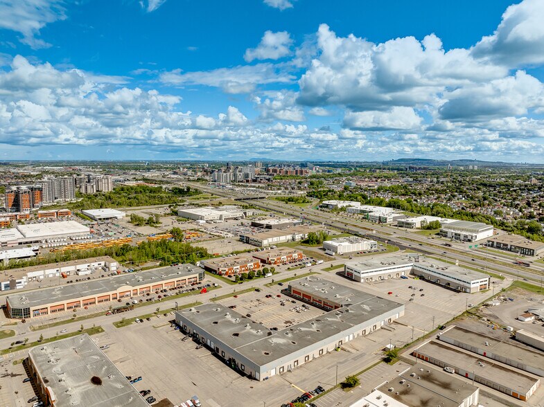 More Photos Of 2900-2976 Rue Joseph-A.-Bombardier, Laval Warehouse For Lease