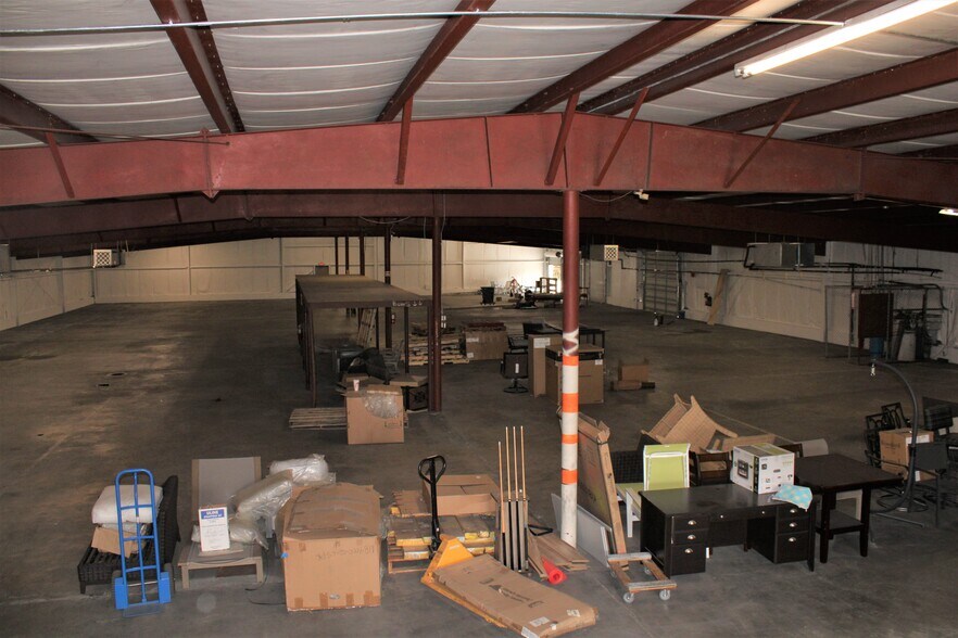 More Photos Of 10980 Enterprise Ave, Bonita Springs Warehouse For Lease