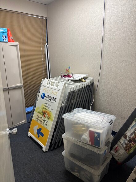 More Photos Of 2660 W Woodland Dr, Anaheim Office Residential For Lease
