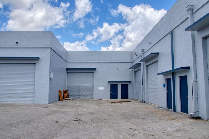 More Photos Of 4747 N Nob Hill Rd, Sunrise Distribution For Lease