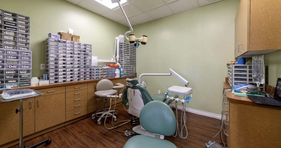 More Photos Of 8471 Garden Grove Blvd, Garden Grove Medical For Sale