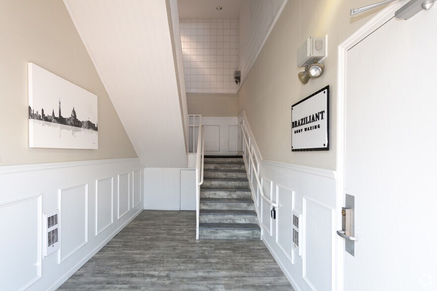 More Photos Of 80 Main St, New Canaan Storefront For Lease