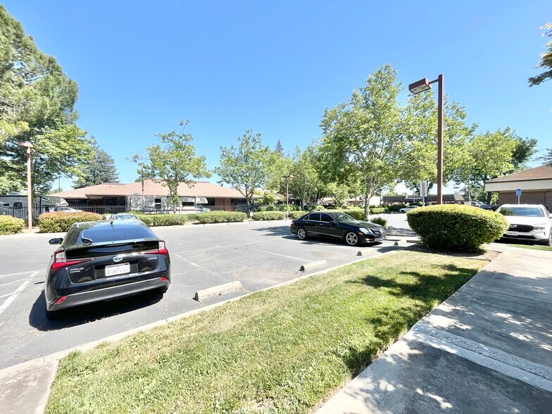 More Photos Of 5301 Madison Ave, Sacramento Loft Creative Space For Lease