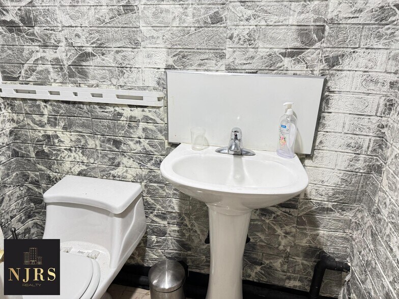 More Photos Of 448 E 79th St, New York Apartments For Lease