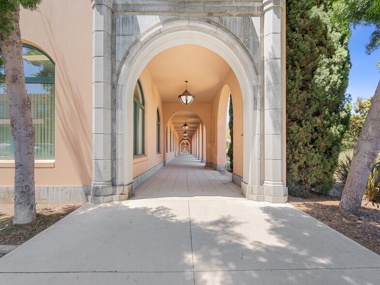 More Photos Of 2508 Historic Decatur Rd, San Diego Office For Lease