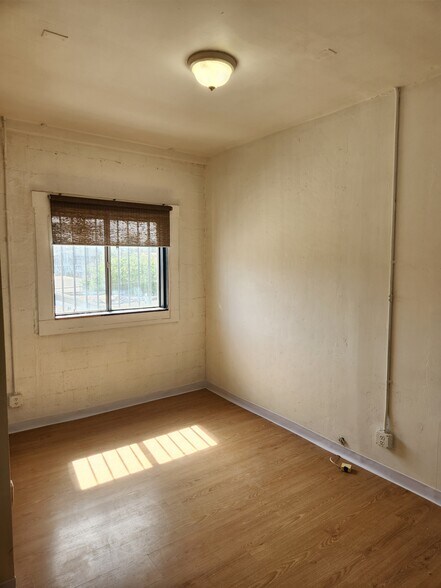More Photos Of 953 S Raymond Ave, Pasadena Service For Lease