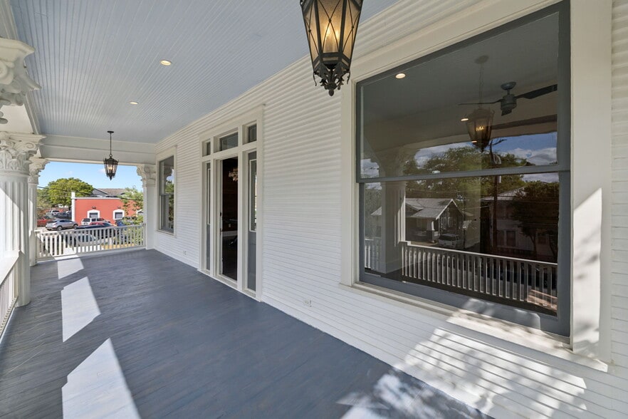 More Photos Of 321 E Dewey Pl, San Antonio Office For Sale