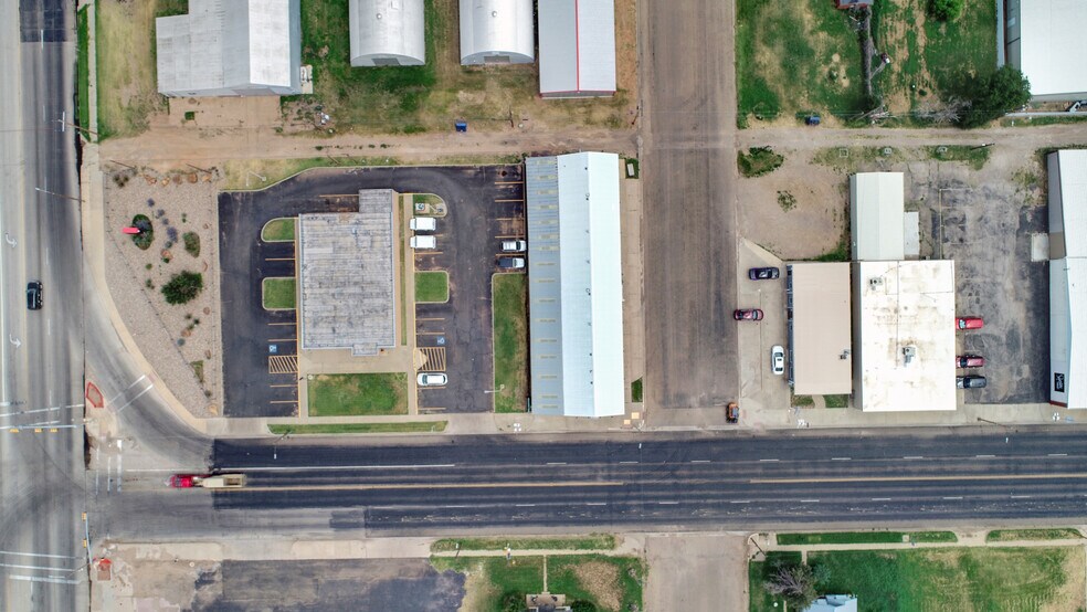 More Photos Of 1002 Main St, Friona Storefront For Sale