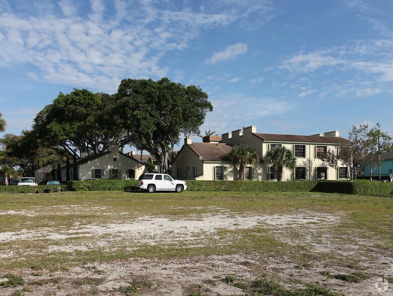 More Photos Of 1200 S Federal Hwy, Boynton Beach Office For Lease