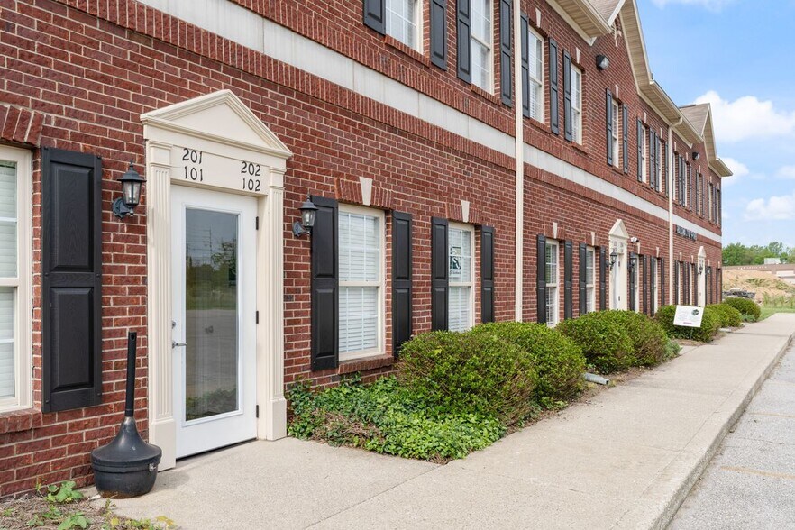 More Photos Of 12307 Old Lagrange Rd, Louisville Medical For Lease
