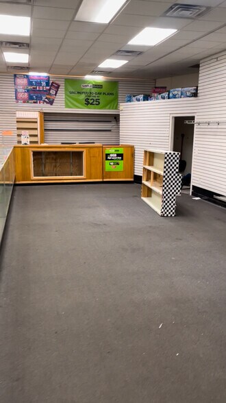 More Photos Of 831 Westchester Ave, Bronx Storefront For Lease