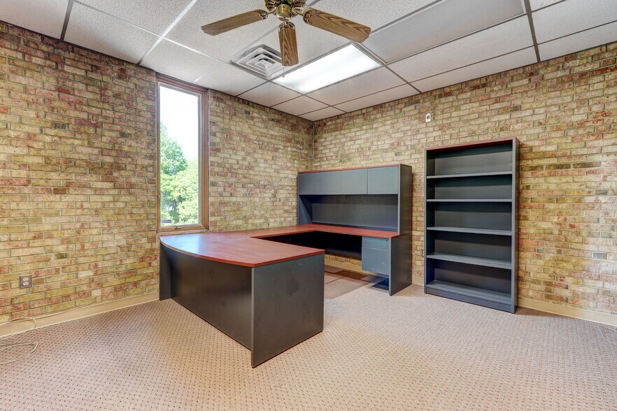 More Photos Of 3311 Burlington Rd, Greensboro Office For Sale