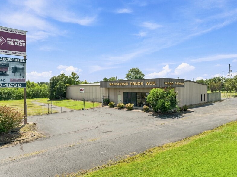 More Photos Of 3267 US Highway 431, Albertville Showroom For Sale