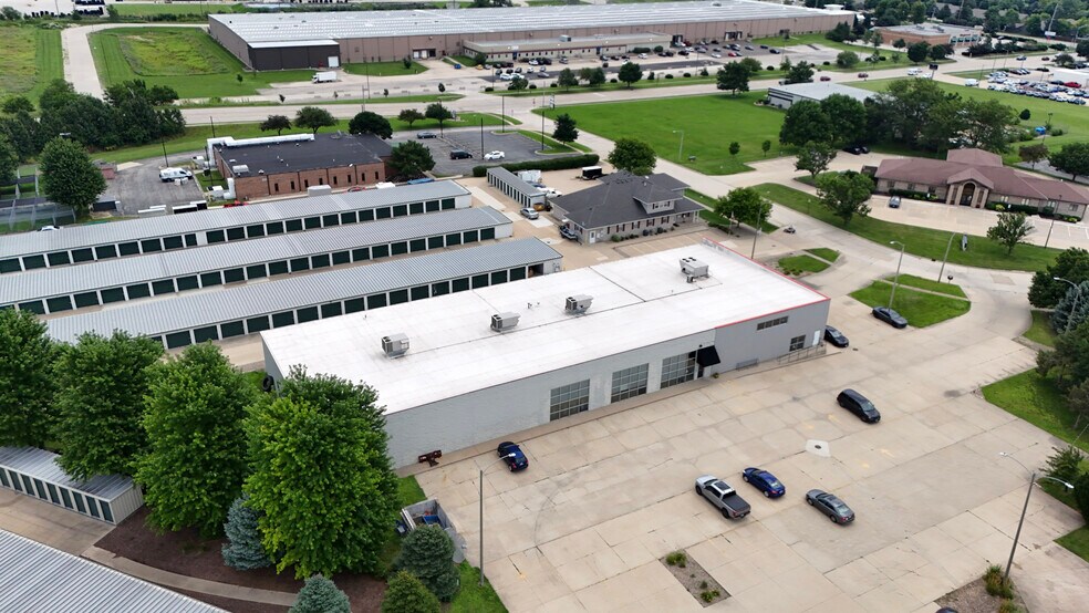 More Photos Of 419 Kays Dr, Normal Industrial For Sale