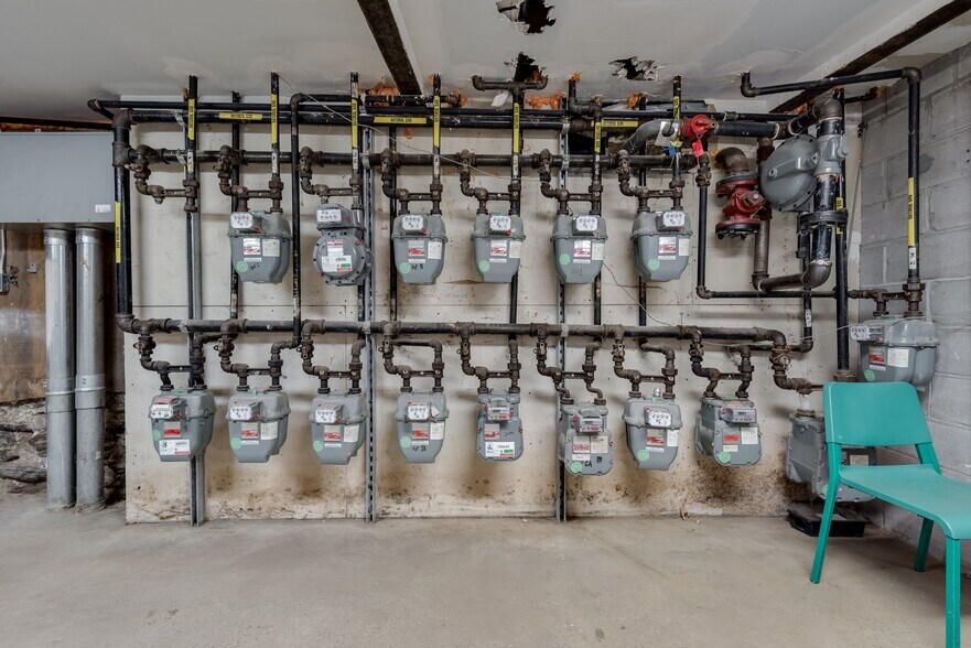 More Photos Of 555 Gates Ave, Brooklyn Apartments For Sale