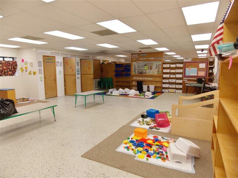More Photos Of 702 S Peachtree St, Jasper Daycare Center For Lease