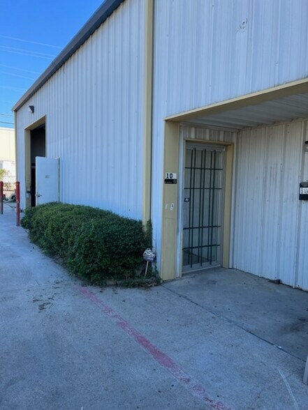 More Photos Of 710 Shepherd Dr, Garland Warehouse For Lease