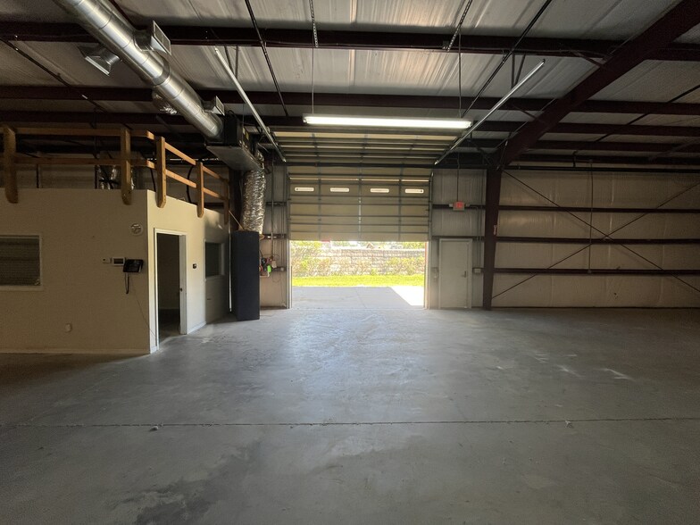 More Photos Of 3015 Bashor Rd, Conway Warehouse For Lease