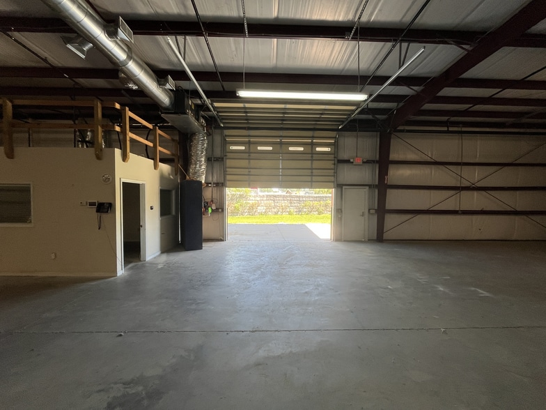 More Photos Of 3015 Bashor Rd, Conway Warehouse For Lease