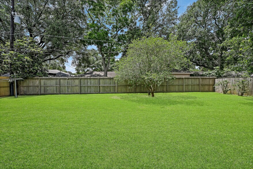 More Photos Of 5415 Carew St, Houston Specialty For Sale