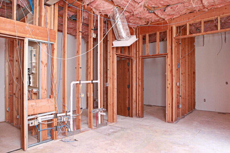 More Photos Of 1701 S Peoria Ave, Tulsa Medical For Lease