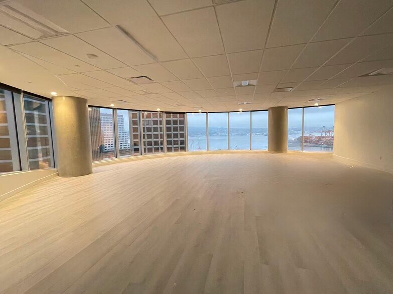 More Photos Of 320 Granville St, Vancouver Office For Sale