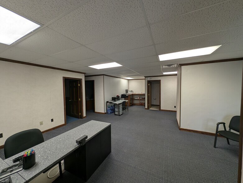 More Photos Of 1605 W Candletree Dr, Peoria Office For Lease
