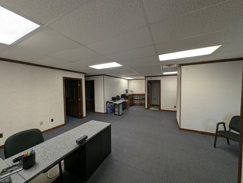 More Photos Of 1605 W Candletree Dr, Peoria Office For Sale