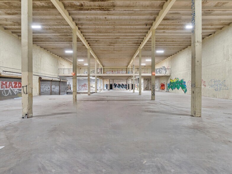 More Photos Of 301 NW 36th St, Miami General Retail For Sale