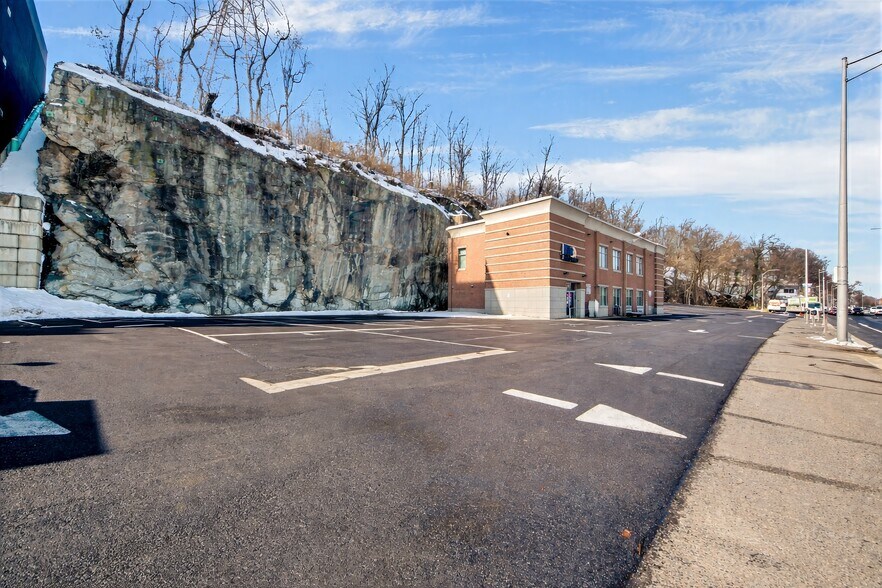 More Photos Of 2001 Central Park Ave, Yonkers Office For Sale