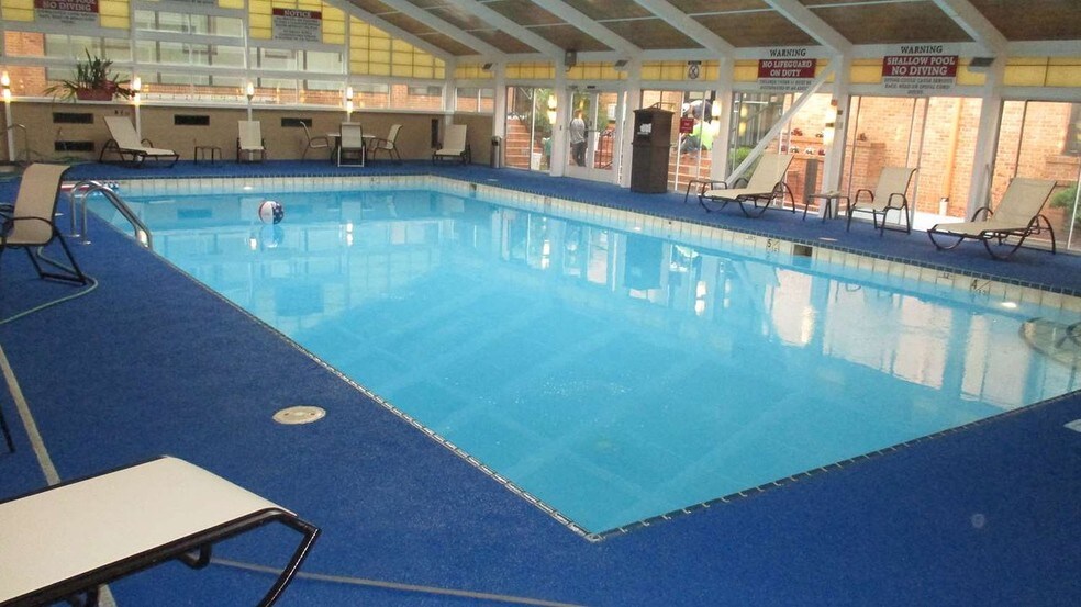 More Photos Of 351 York St, Williamsburg Hotel For Lease