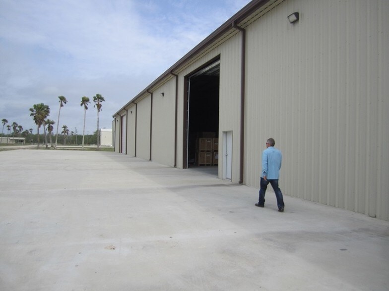More Photos Of 7529 Blimp Base Rd, Hitchcock Warehouse For Lease