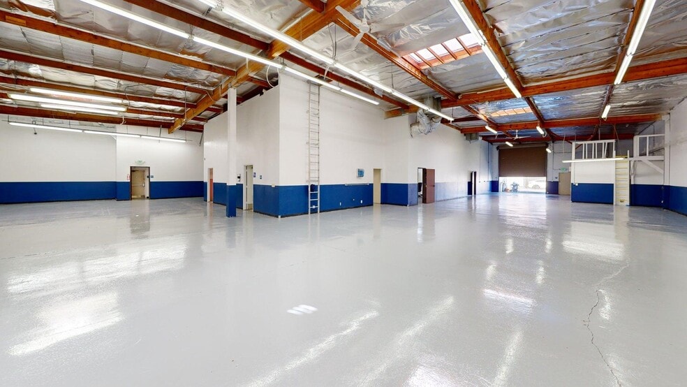 More Photos Of 13722 S Harvard Pl, Gardena Industrial For Lease