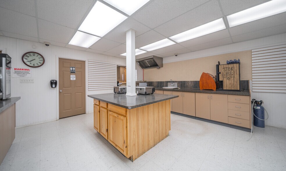 More Photos Of 29176 MO-7, Edwards General Retail For Sale